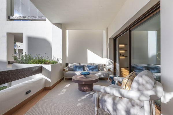 Fully renovated designer apartment turn in Bahía del Velerín, Estepona East