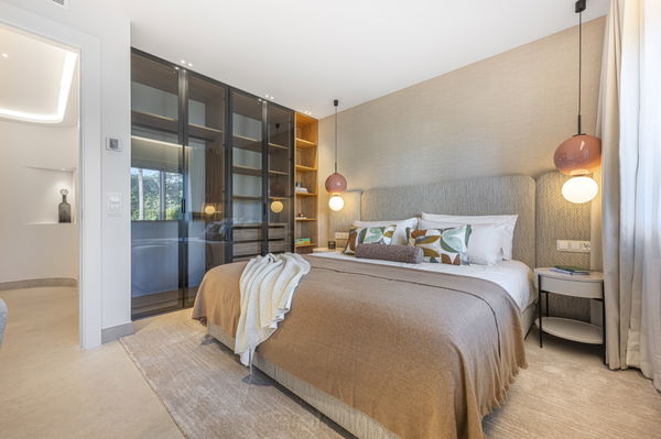 Fully renovated designer apartment turn in Bahía del Velerín, Estepona East
