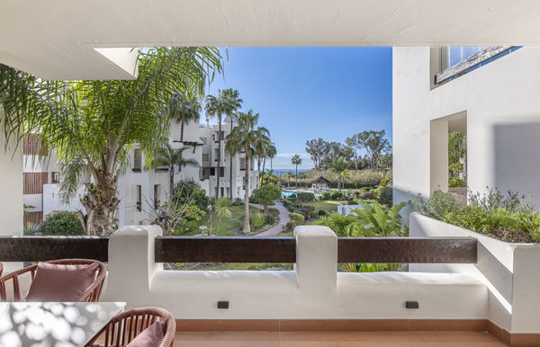 Fully renovated designer apartment turn in Bahía del Velerín, Estepona East