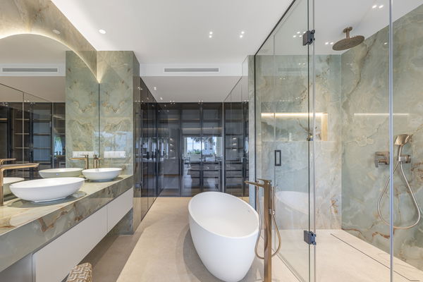 Fully renovated designer apartment turn in Bahía del Velerín, Estepona East