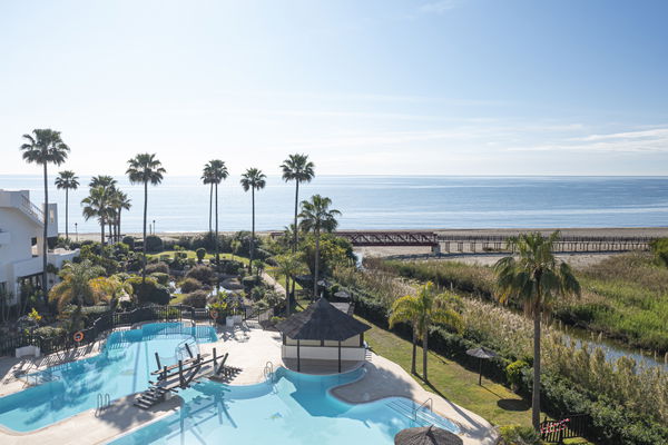 Fully renovated designer apartment turn in Bahía del Velerín, Estepona East