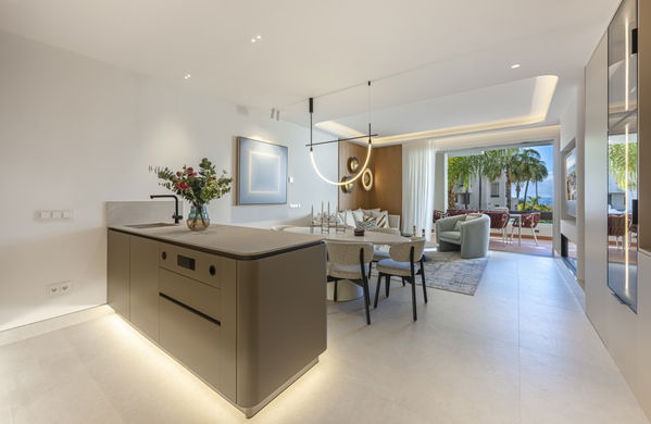 Fully renovated designer apartment turn in Bahía del Velerín, Estepona East