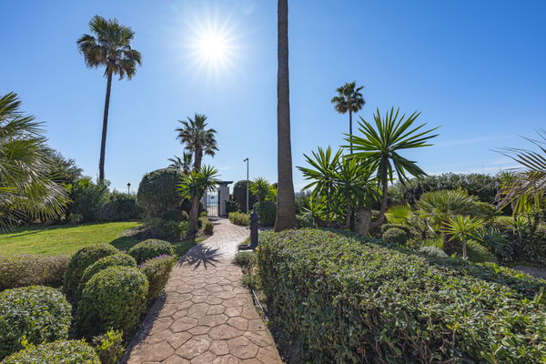 Fully renovated designer apartment turn in Bahía del Velerín, Estepona East