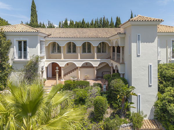 Casa Greco:  a timeless andalusian elegance with panoramic Mediterranean views in El Herrojo Alto, Benahavís