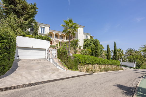 Casa Greco:  a timeless andalusian elegance with panoramic Mediterranean views in El Herrojo Alto, Benahavís