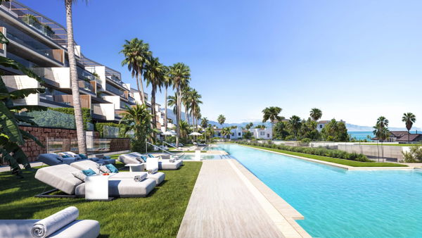 Exclusive beachfront penthouse with sea views and private solarium in Manilva, Málaga