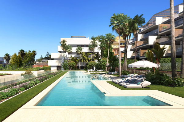 Exclusive beachfront penthouse with sea views and private solarium in Manilva, Málaga
