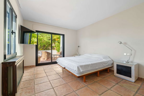 Spacious contemporary villa with guest house in a private hillside setting, Puerto del Almendro, Benahavís