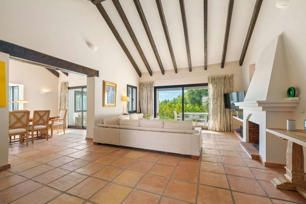 Spacious contemporary villa with guest house in a private hillside setting, Puerto del Almendro, Benahavís