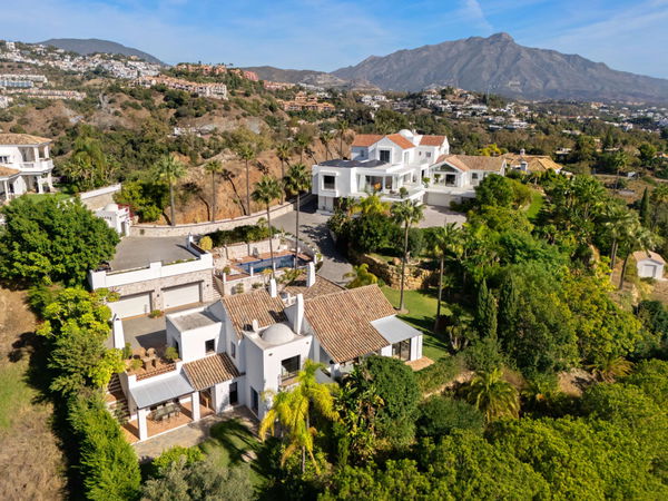 Spacious contemporary villa with guest house in a private hillside setting, Puerto del Almendro, Benahavís