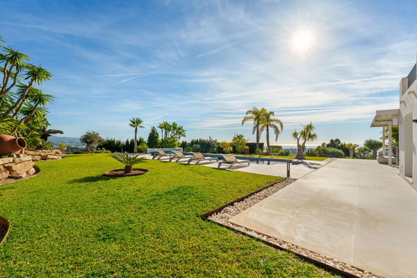 Spacious contemporary villa with guest house in a private hillside setting, Puerto del Almendro, Benahavís
