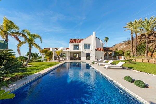 Spacious contemporary villa with guest house in a private hillside setting, Puerto del Almendro, Benahavís