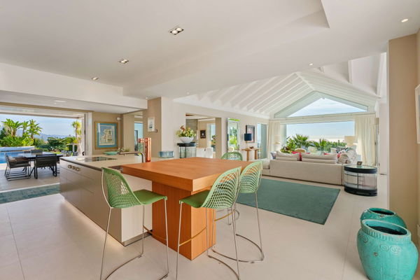 Spacious contemporary villa with guest house in a private hillside setting, Puerto del Almendro, Benahavís