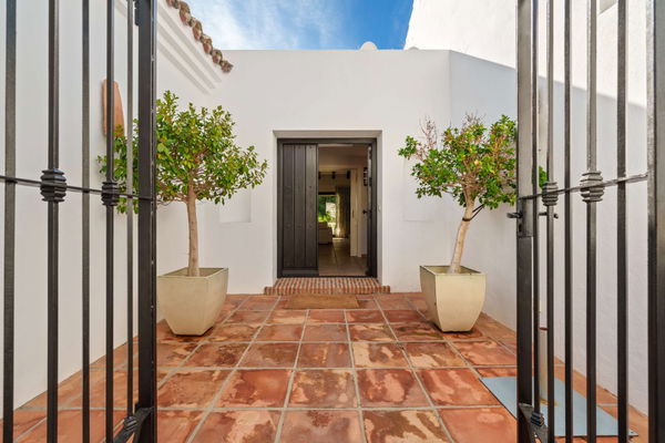 Spacious contemporary villa with guest house in a private hillside setting, Puerto del Almendro, Benahavís