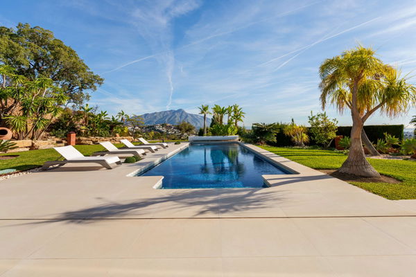 Spacious contemporary villa with guest house in a private hillside setting, Puerto del Almendro, Benahavís