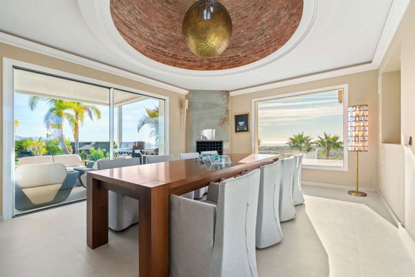 Spacious contemporary villa with guest house in a private hillside setting, Puerto del Almendro, Benahavís