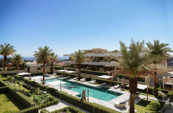 Elegant ground floor apartment with private garden in El Campanario, Estepona