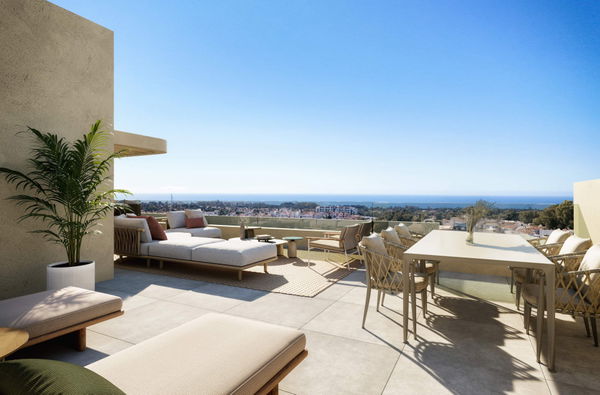Luxury penthouse with private rooftop solarium and pool in El Campanario, Estepona