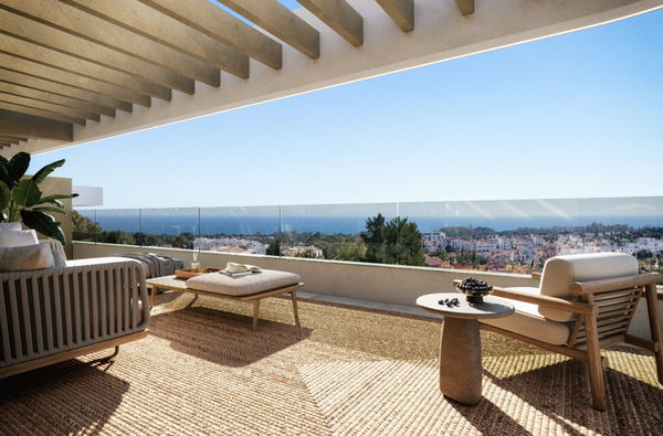 Luxury penthouse with private rooftop solarium and pool in El Campanario, Estepona