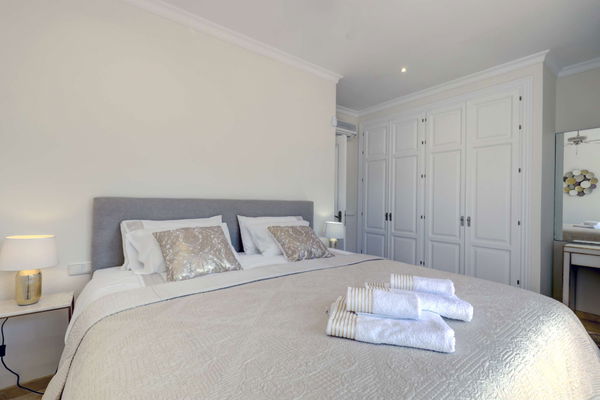 Mediterranean retreat in Cabopino: Villa with Heated Pool just 650m from the Beach