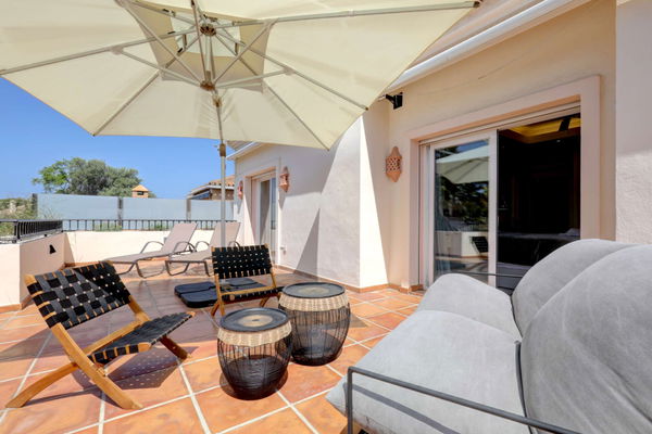 Mediterranean retreat in Cabopino: Villa with Heated Pool just 650m from the Beach