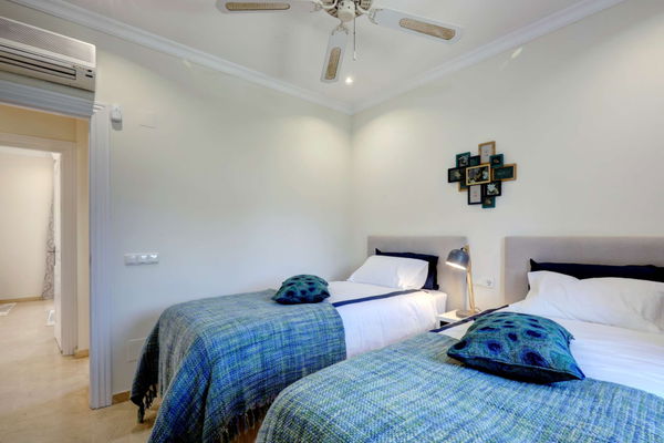 Mediterranean retreat in Cabopino: Villa with Heated Pool just 650m from the Beach