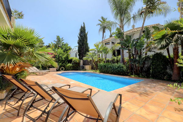 Mediterranean retreat in Cabopino: Villa with Heated Pool just 650m from the Beach