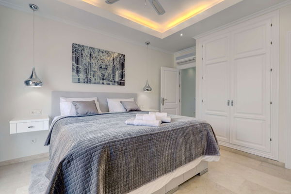 Mediterranean retreat in Cabopino: Villa with Heated Pool just 650m from the Beach