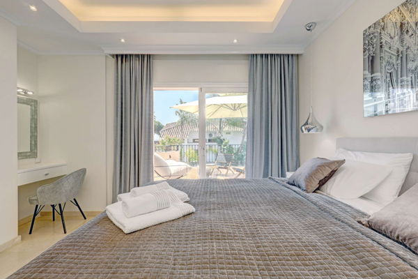 Mediterranean retreat in Cabopino: Villa with Heated Pool just 650m from the Beach