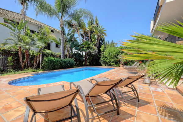 Mediterranean retreat in Cabopino: Villa with Heated Pool just 650m from the Beach