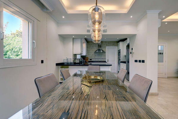 Mediterranean retreat in Cabopino: Villa with Heated Pool just 650m from the Beach