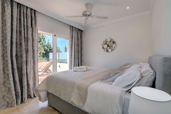 Mediterranean retreat in Cabopino: Villa with Heated Pool just 650m from the Beach