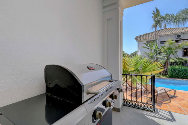 Mediterranean retreat in Cabopino: Villa with Heated Pool just 650m from the Beach
