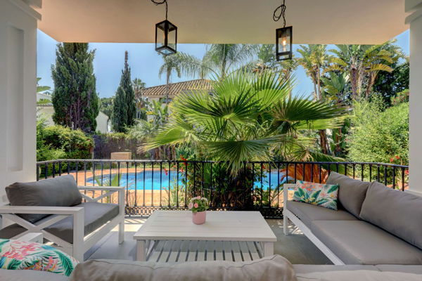 Mediterranean retreat in Cabopino: Villa with Heated Pool just 650m from the Beach