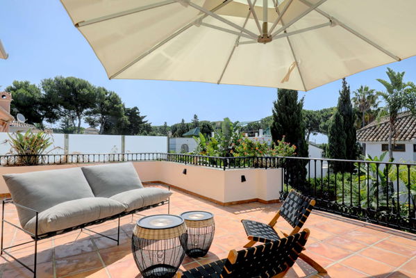 Mediterranean retreat in Cabopino: Villa with Heated Pool just 650m from the Beach