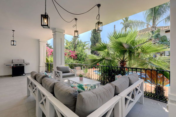 Mediterranean retreat in Cabopino: Villa with Heated Pool just 650m from the Beach