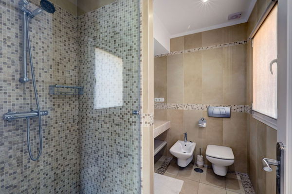 Mediterranean retreat in Cabopino: Villa with Heated Pool just 650m from the Beach