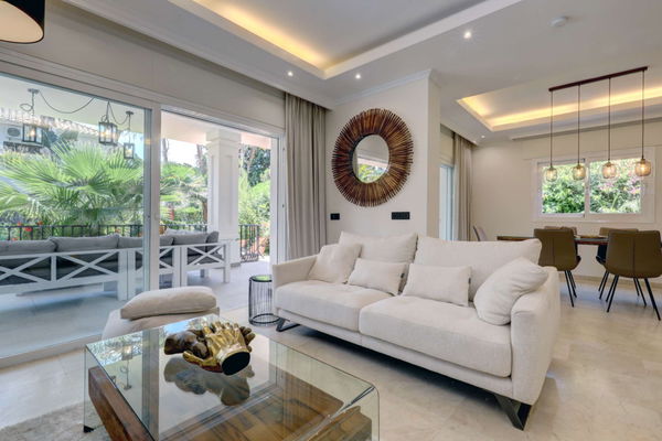 Mediterranean retreat in Cabopino: Villa with Heated Pool just 650m from the Beach