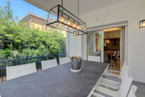 Mediterranean retreat in Cabopino: Villa with Heated Pool just 650m from the Beach
