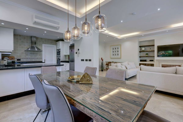 Mediterranean retreat in Cabopino: Villa with Heated Pool just 650m from the Beach